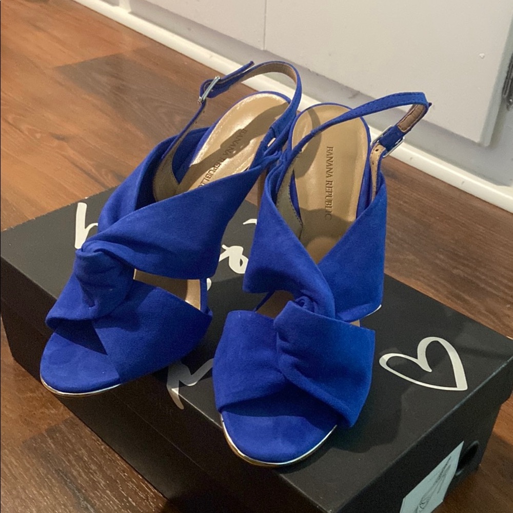 NWT-Banana Republic Women's Blue Suede Heels 💙
